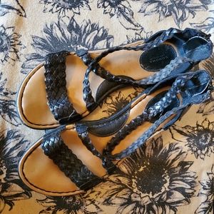 Somona black criss cross sandal size 7.5